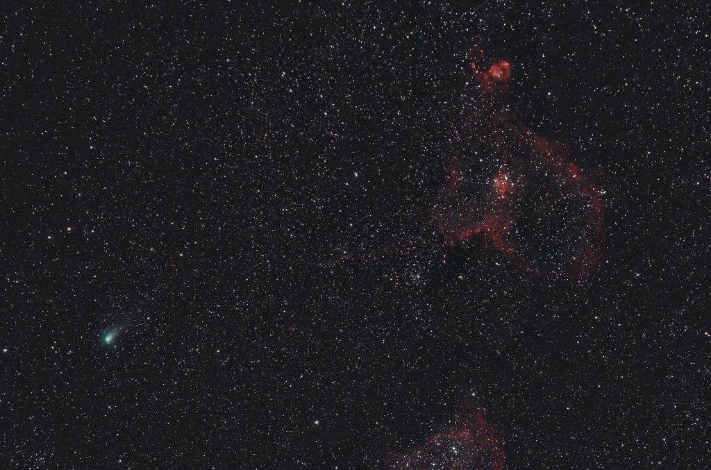 Kometa 21P/Giacobini-Zinner przelatująca obok mgławicy Serce