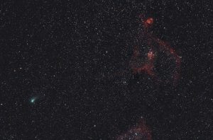 Kometa Giacobini-Zinner przelatująca obok mgławicy Serce
