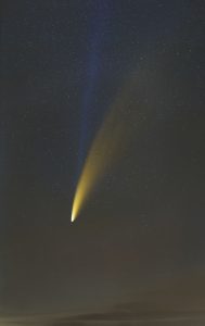 Kometa C/2020 F3 NEOWISE z warkoczem pyłowym i jonowym