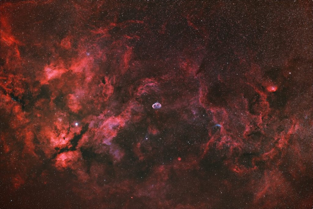 Sadr, Mgławica Motyl (IC 1318), Półksiężyc (NGC 6888), Tulipan (SH2-101)