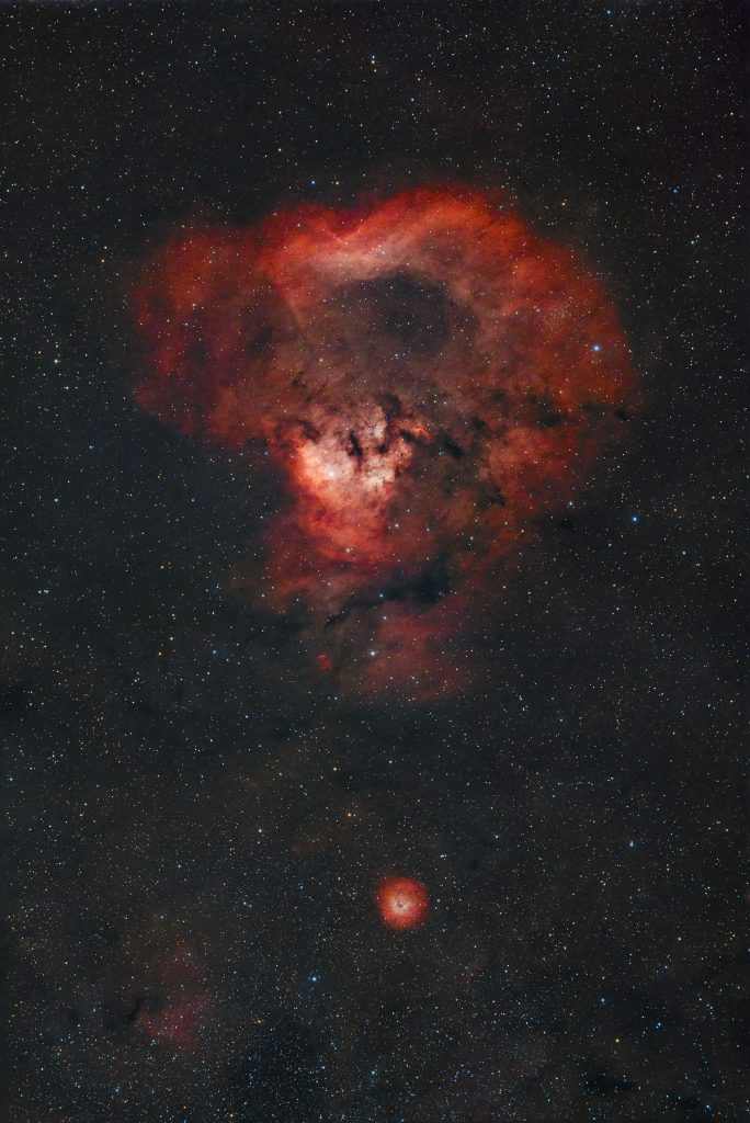 Kosmiczny znak zapytania czyli mgławice Głowa Diabła (NGC 7822, SH2-171) i Mała Rozeta (SH2-170, LBN 577)